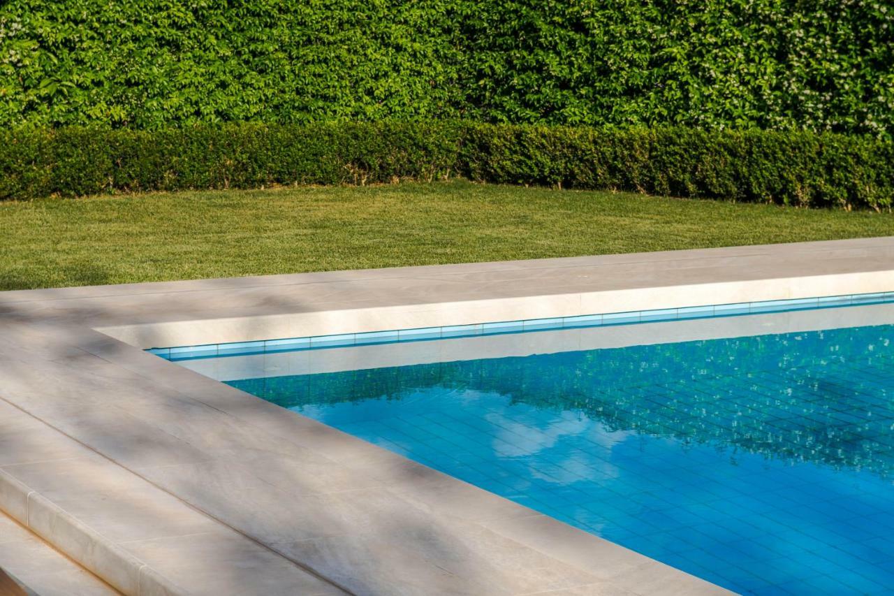 The Whitestone Split Exterior foto
